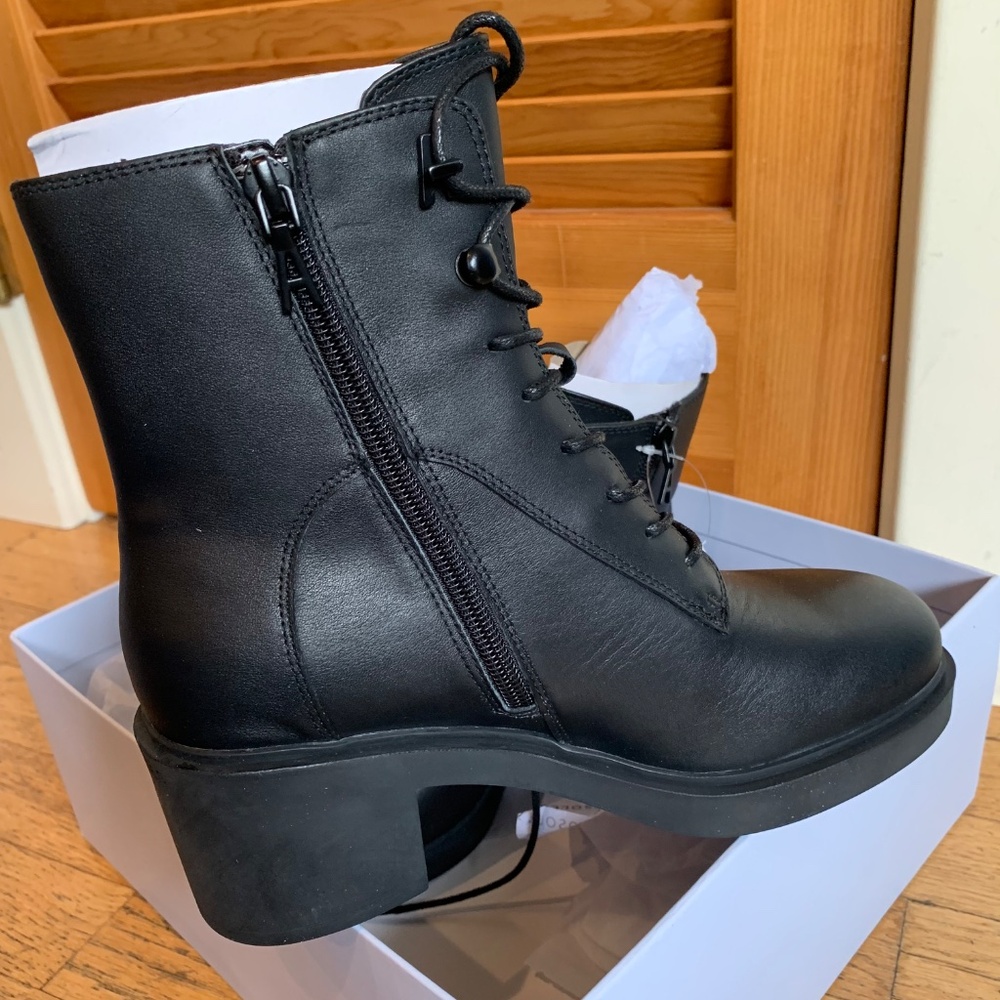 NIB Aerosoles Lace-up Boots - Picture 3 of 5